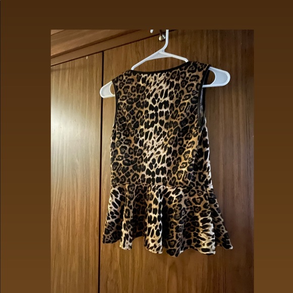 Tiger print top - Picture 2 of 2